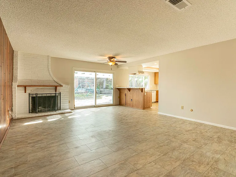 479 Goulburn Ct — Photo 4
