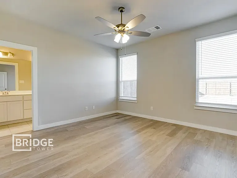 4126 Tobin Dr — Photo 9