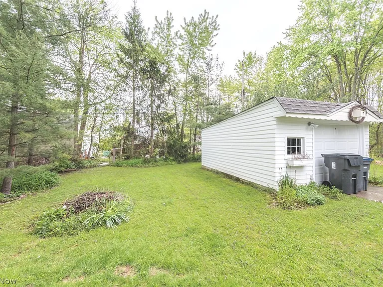 7381 Portage St — Photo 47