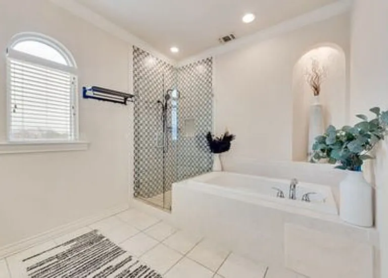3411 W 6th St — Photo 9