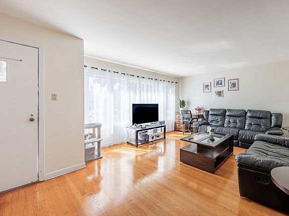 3rd image of 5817 S Mulligan Ave