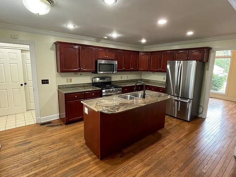 1116 Crooked Creek Dr — Photo 6