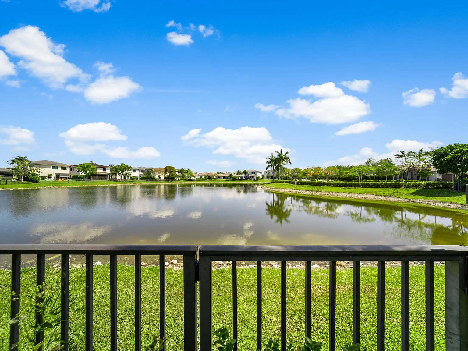 5 bed, 3.5 bath, 3384 sqft, $8,250 — Photo 4