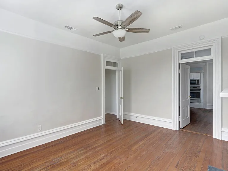 218 E Henry St #B — Photo 8