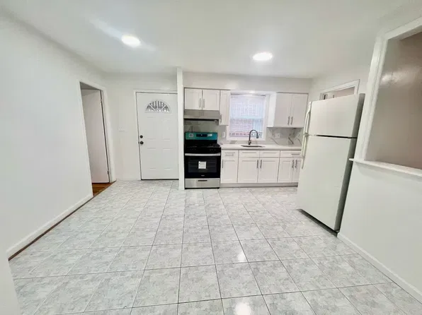 (undisclosed Address), Whitestone, NY 11357