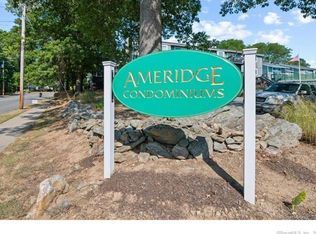 13 Ameridge Dr, Bridgeport, CT 06606