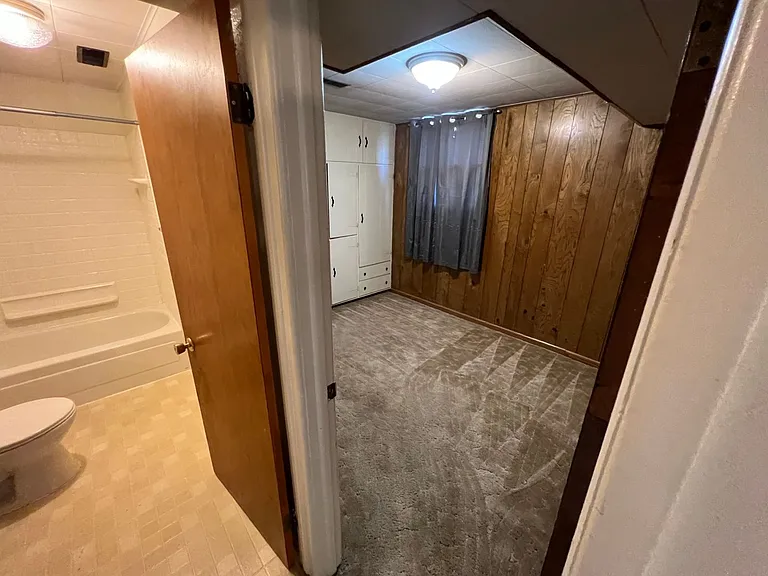 221-223 E Sunset Dr. — Photo 23