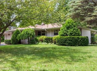 18450 Glenwood Ln, Brookfield, WI 53045