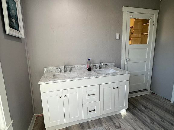 3rd image of 121 W ESTRELLA Avenue