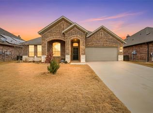 136 Colonial Dr, Joshua, TX 76058