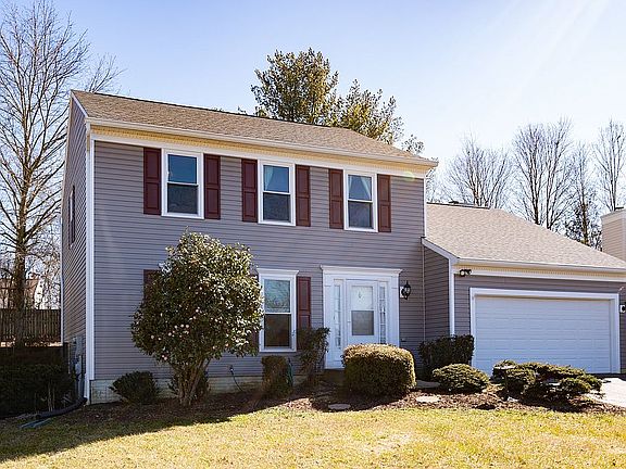 3rd image of 10 Quiet Brook Ct