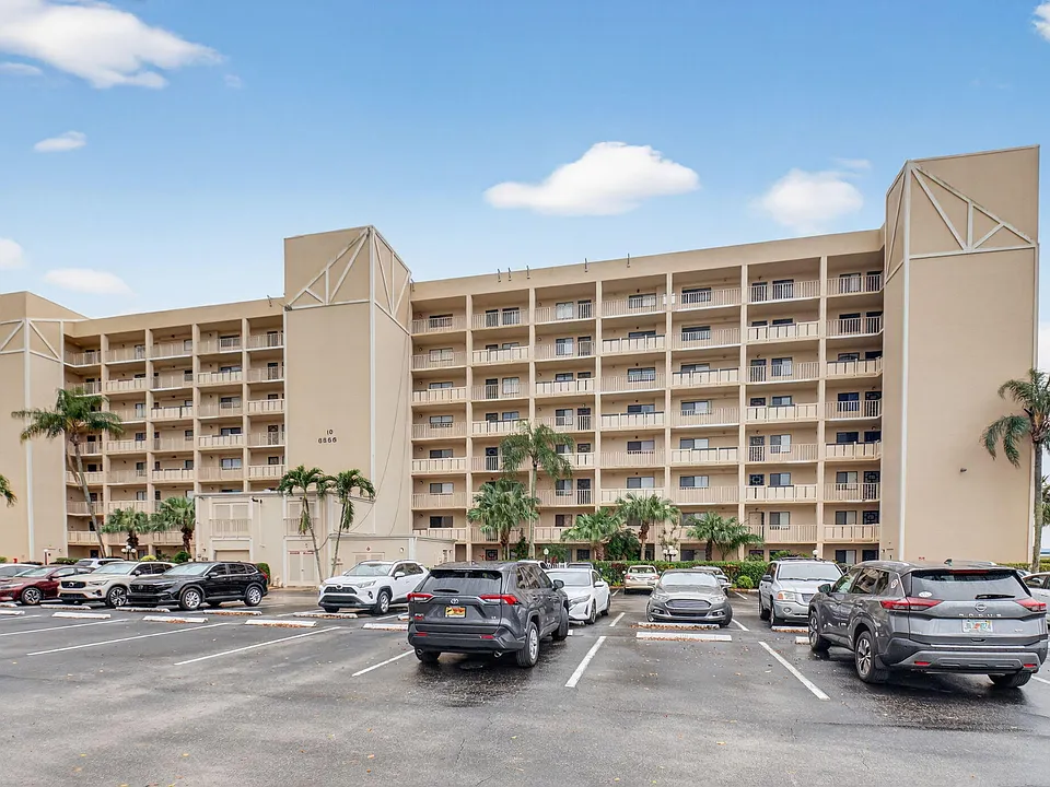 6866 Huntington Ln #607
