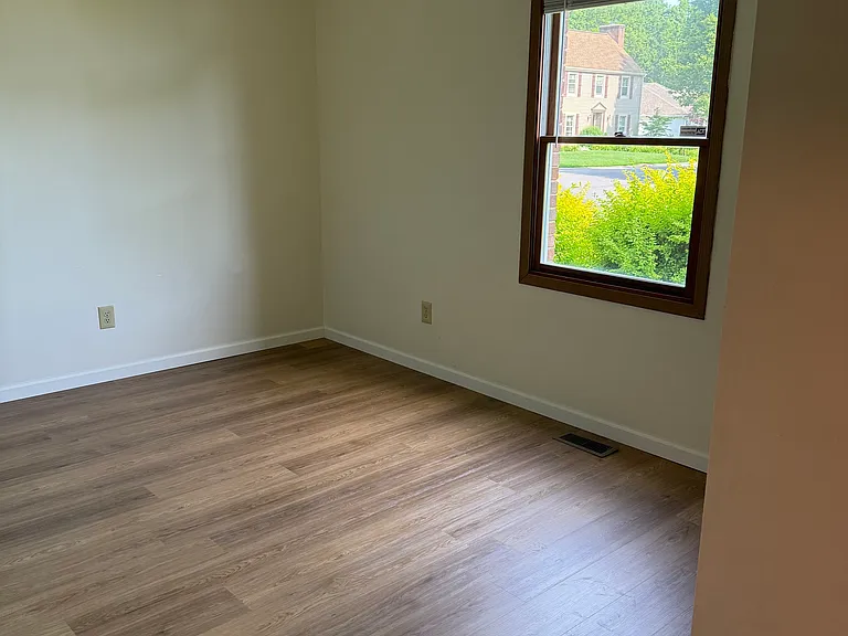 240 Locust View Way — Photo 14