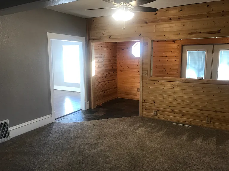 116 Lawrence Ave — Photo 3