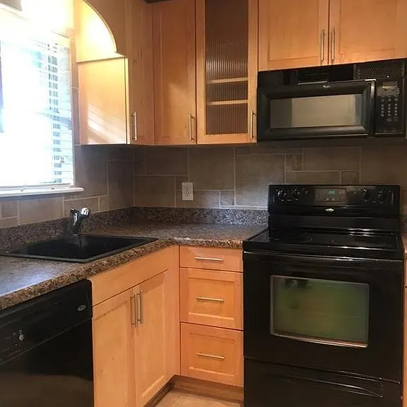 1055 Baxter St #408 — Photo 4
