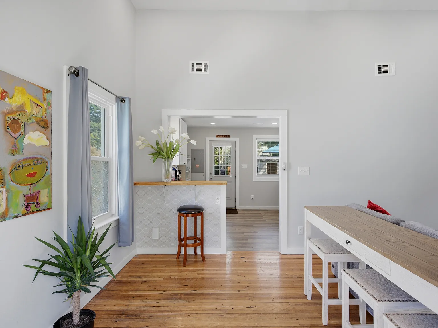 3 bed, 1.5 bath, 984 sqft, $1,800 — Photo 1