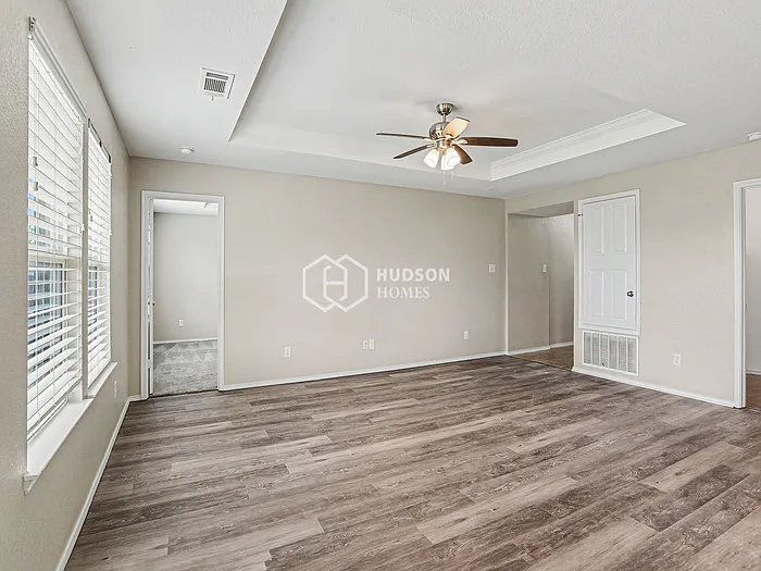 3 bed, 2.0 bath, 1423 sqft, $1,899 — Photo 4