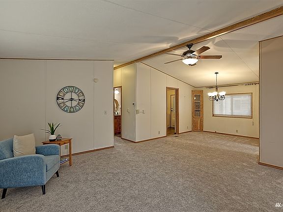 4th image of 16600 25th Ave NE Unit 141