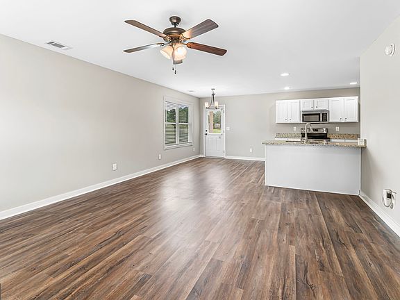 4th image of 208 Shasta Dr