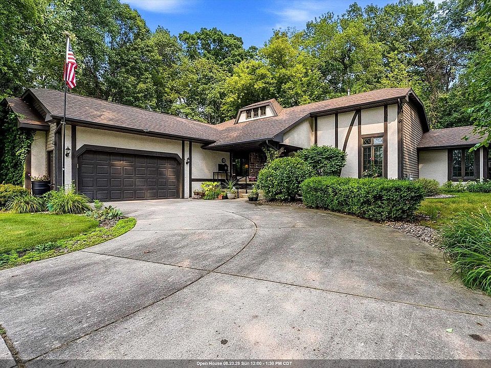1st image of 900 Mount Hood Ct