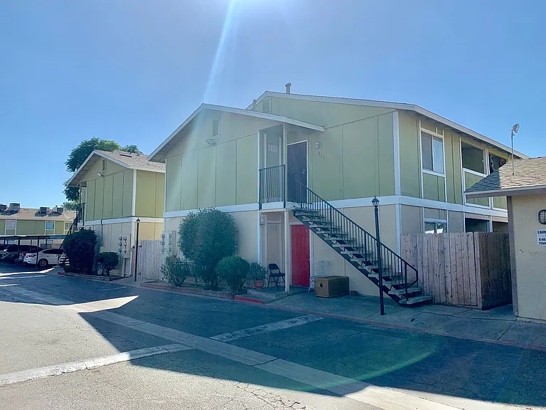 3328 N Marks Ave — Photo 11