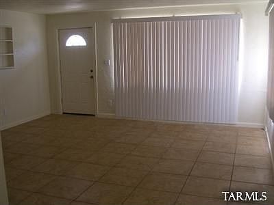 Huge living room, all ceramic tile