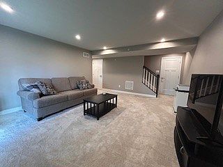 5th image of 155 Melinda Ct