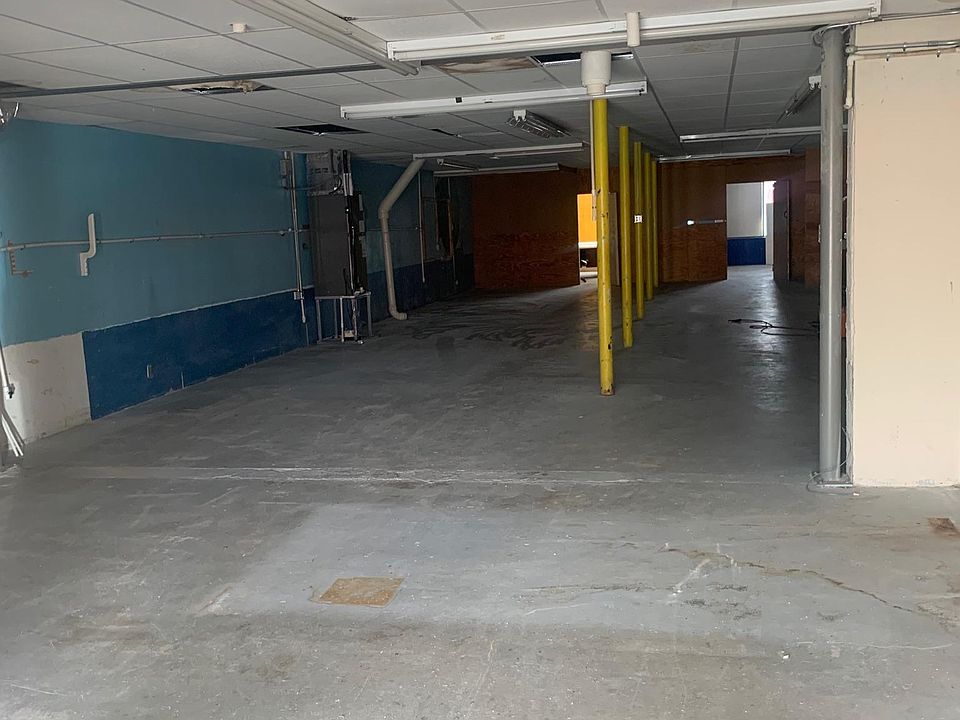2nd image of 2250 Broadway