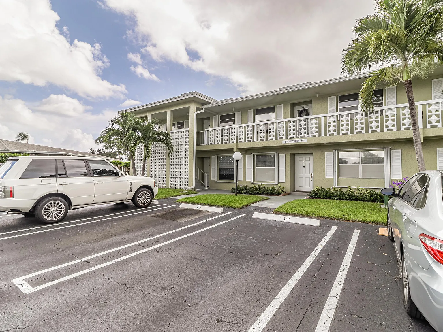 2 bed, 2.0 bath, 1167 sqft, $1,900 — Photo 2