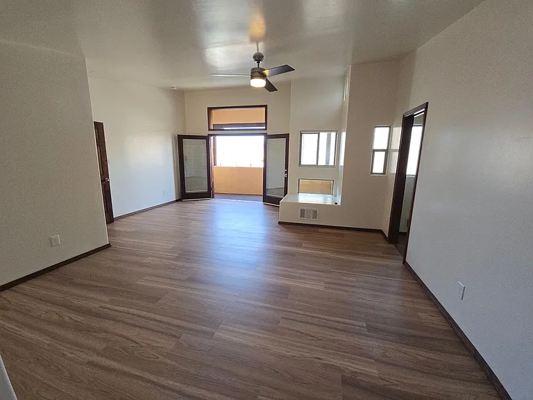 218 San Clemente Ave NW — Photo 16