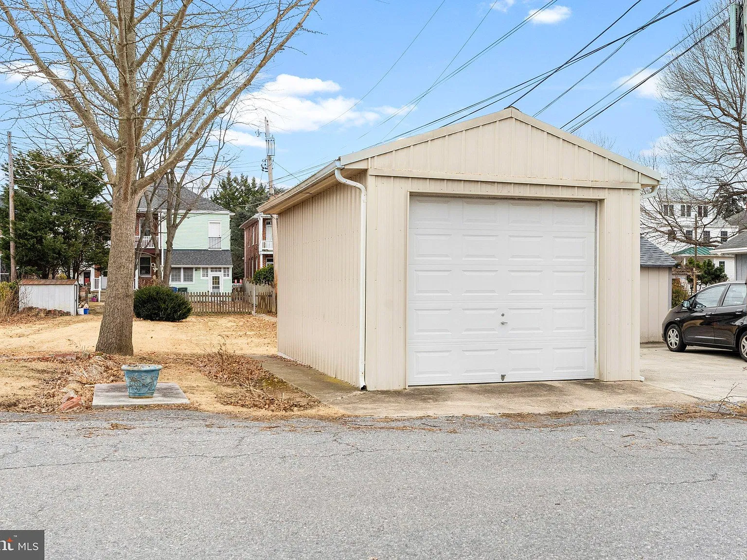 3 bed, 1.5 bath, 1408 sqft, $2,800 — Photo 3