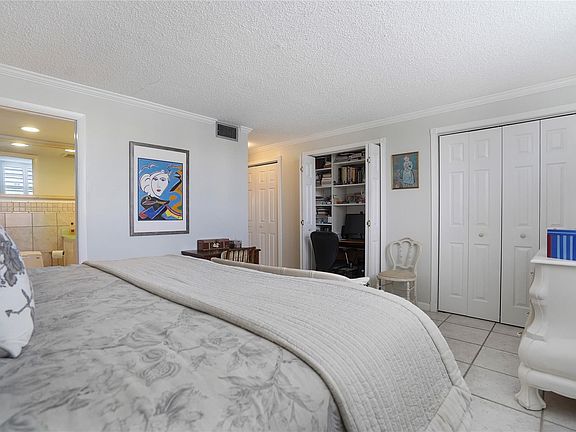 4th image of 141 SE 3rd Avenue #202