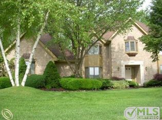 6647 Aurora Dr, Troy, MI