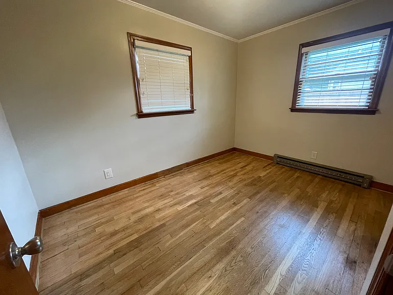 1716 Belmont St — Photo 3