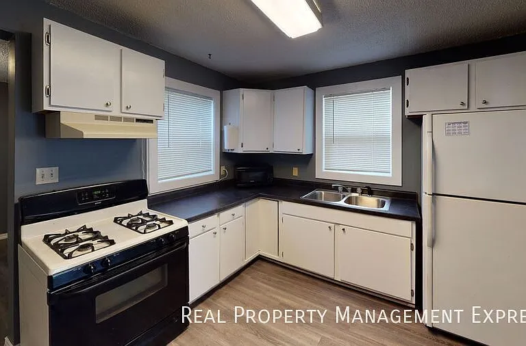 801 S Van Eps Ave — Photo 3