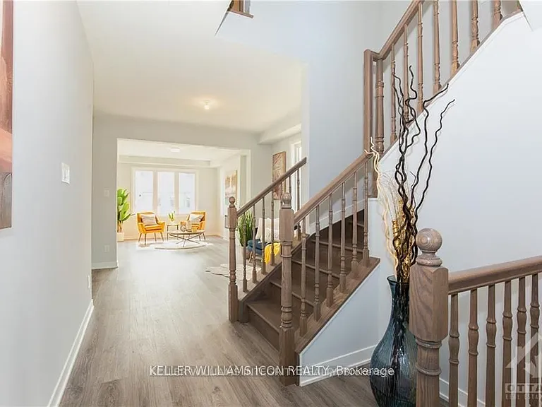 212 Ormiston Cres — Photo 2