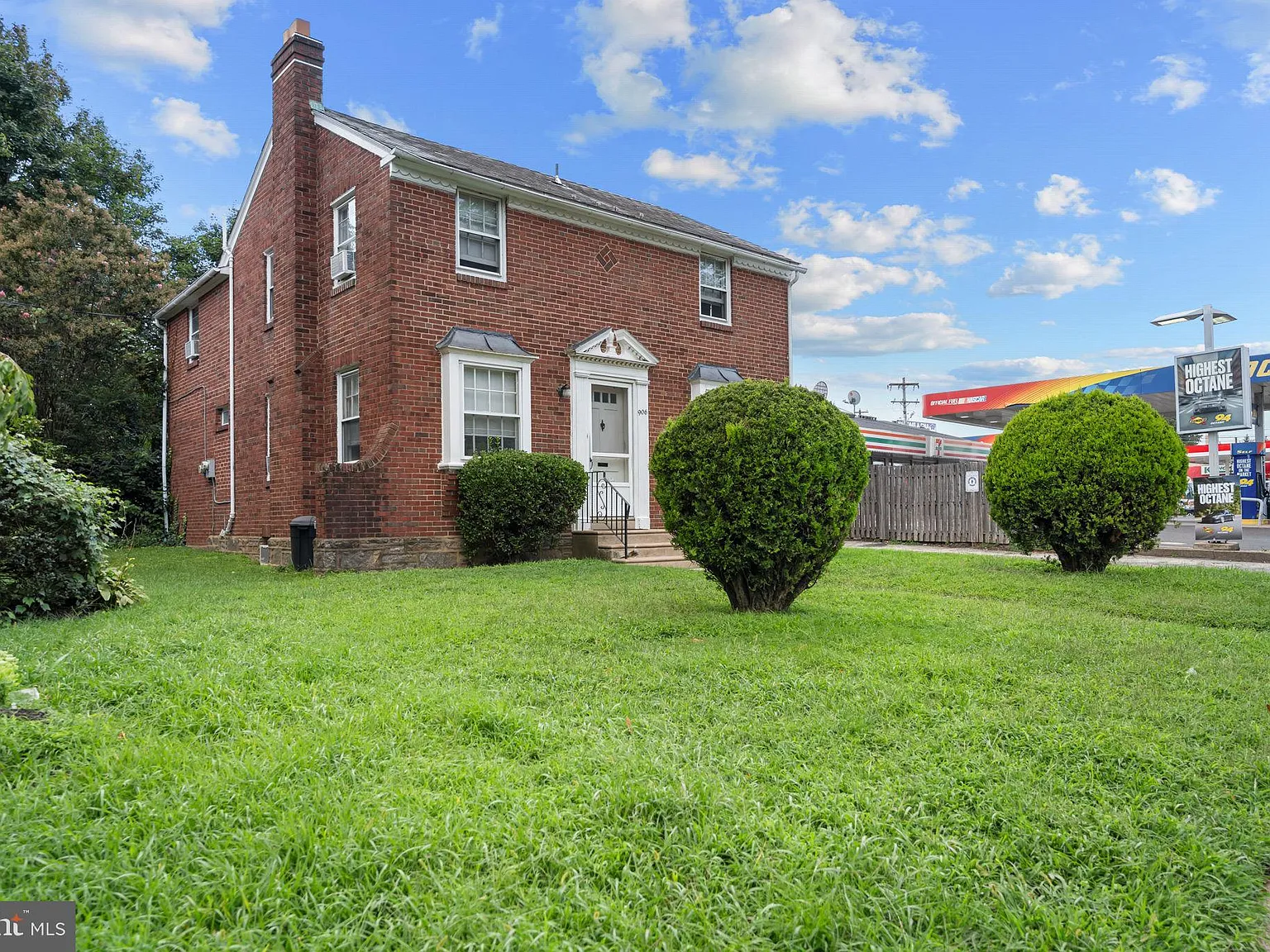 2 bed, 1.0 bath, 1980 sqft, $1,650 — Photo 3