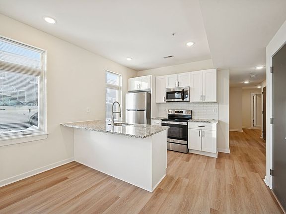 3rd image of 6049 Osage Ave Floor 1