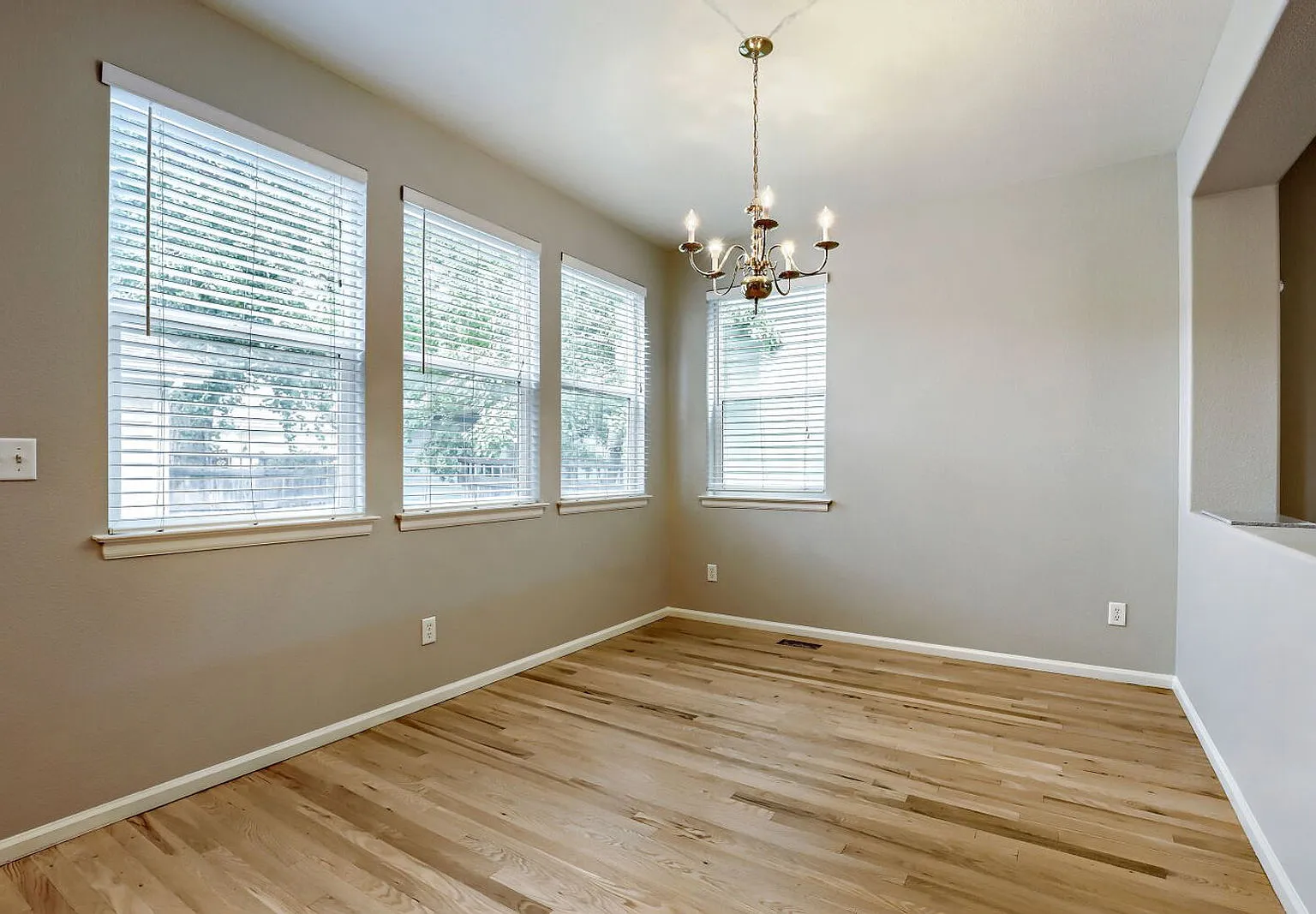 3 bed, 2.5 bath, 1645 sqft, $2,995 — Photo 4