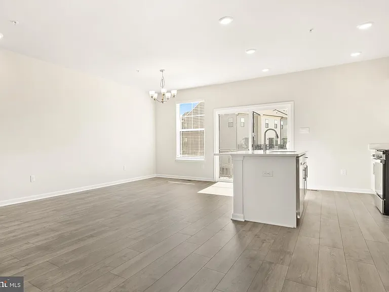 450 Herringbone Way — Photo 8