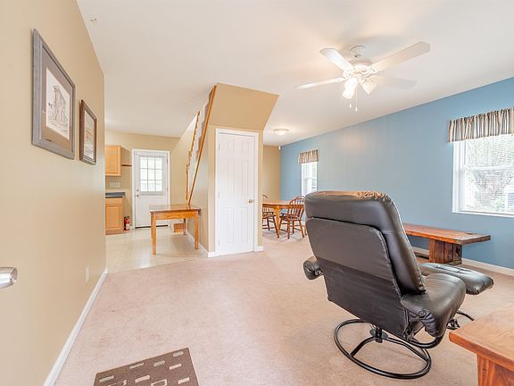 4th image of 3751 Truman Ave