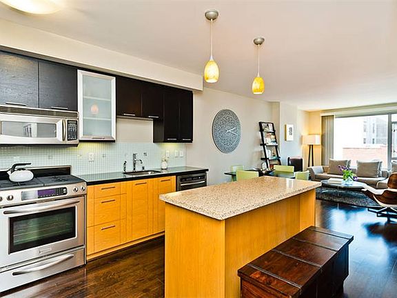 5th image of 170 King St Unit 639