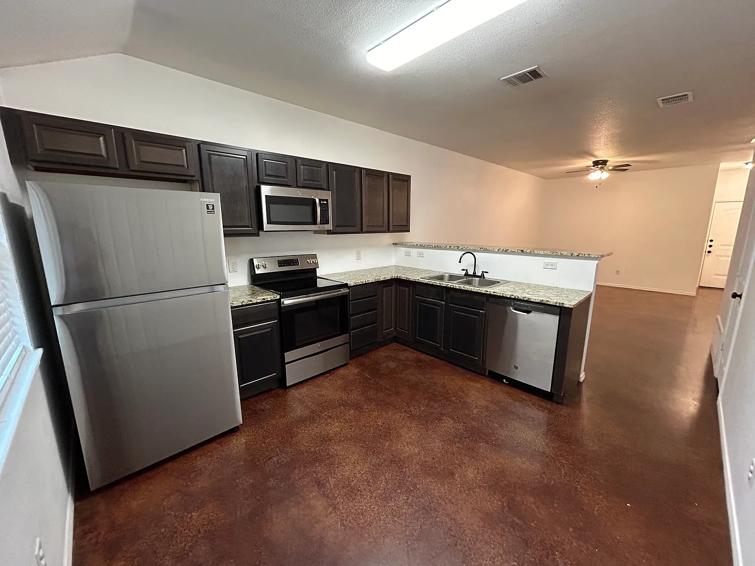3 bed, 1201 sqft, $1,250 — Photo 4