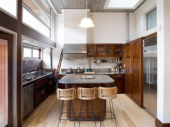5th image of 238 Mulberry St APT 2