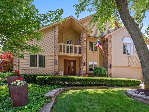 215 Ryan Ct, Arlington Heights, IL 60005