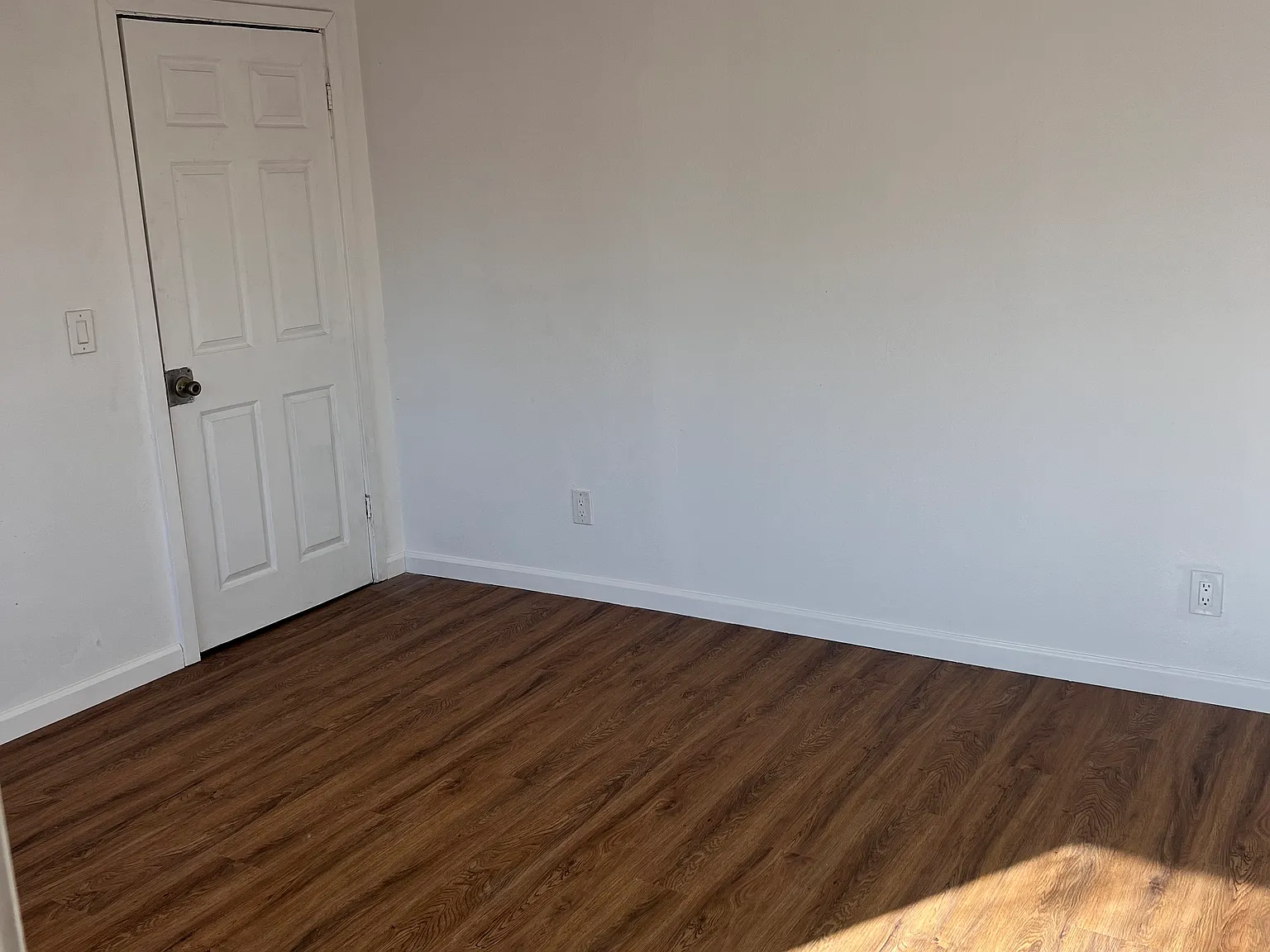 Studio, 2930 sqft, $1,050 — Photo 2