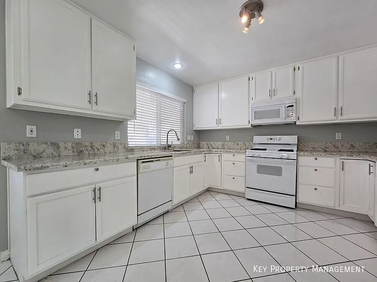 4613 Fireside Ln — Photo 10