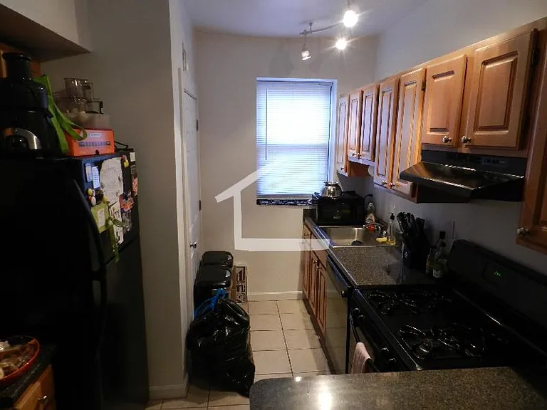 1942 Beacon St #1E — Photo 9