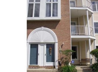 109 Pamela Ct, Levittown, PA 19057