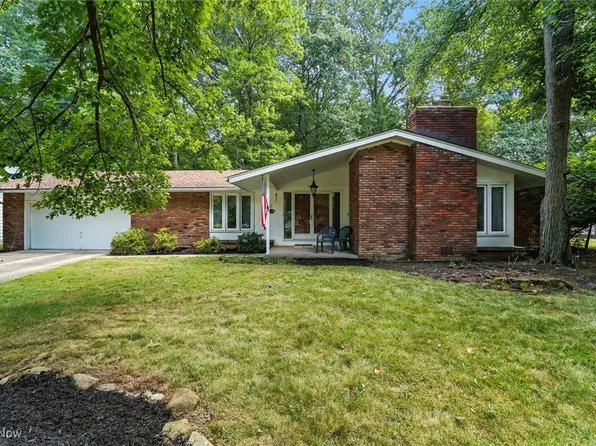 1151 Berwick Ln, South Euclid, OH 44121